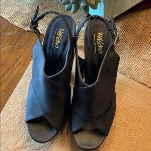 Women’s black chunky heels 7.5